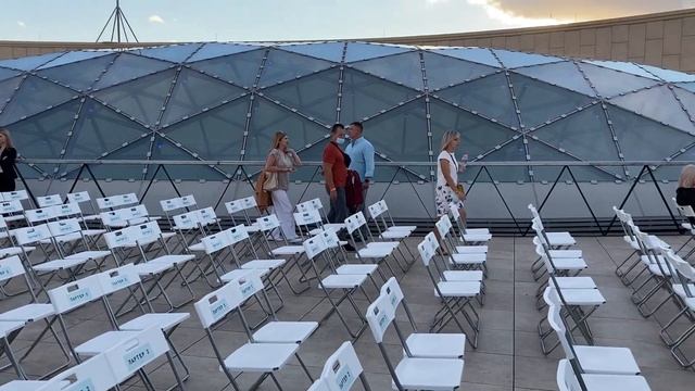 Киев! Концертная площадка на крыше ЦУМа! смотреть онлайн