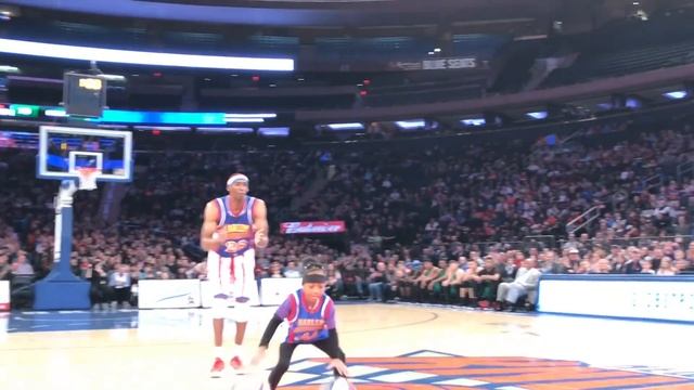 8-year Old WOWS on the Court! | Harlem Globetrotters смотреть онлайн