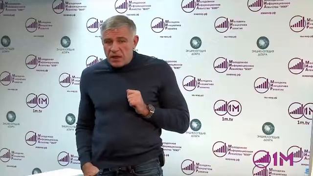 Евгений Вышенков - мужчина в штанах смотреть онлайн