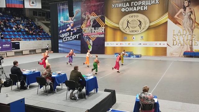 Образцовый коллектив "Юность" Магнитогорск
Улица горящих фонарей 2021 год смотреть онлайн