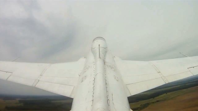 Л-29 ПОЛЕТ НА ПРЕДЕЛЬНО МАЛОЙ ВЫСОТЕ смотреть онлайн