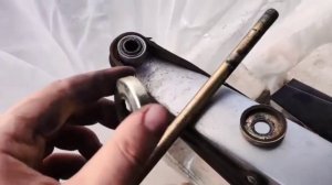 Motoland XR 250 enduro Смазываем ось маятника.