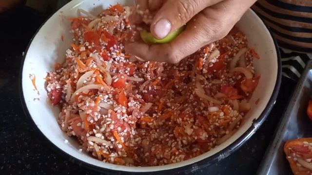 фаршируем перцы и кабачек/печем хлеб/обед