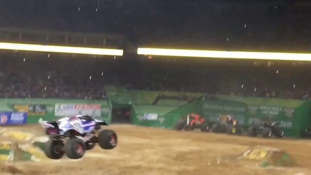 Monster Jam Massive Air смотреть онлайн