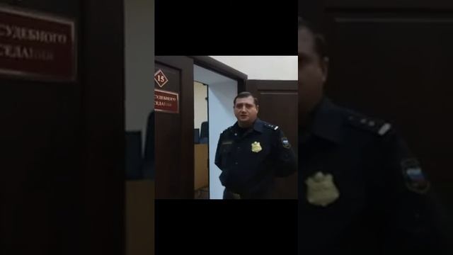 ПРИСТАВЫ, ПРИМЕНЯЯ СИЛУ, ВЫГНАЛИ СЛУШАТЕЛЕЙ ИЗ ЗАЛА СУДА смотреть онлайн