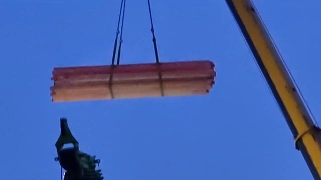 КРЫШУ ВОСТАНАВЛИВАЮТ ПОСЛЕ ПОЖАРА. ТРЕТИЙ ДЕНЬ. УЛ ЧЕРНЯХОВСКОГО. смотреть онлайн