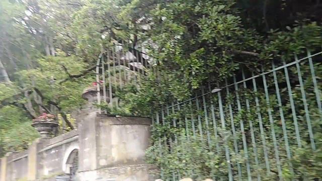 залезла на забор в Италии, Вилла Клуни смотреть онлайн