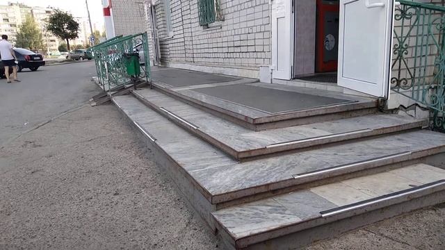пример плохого входа в аптеку людей на костылях смотреть онлайн