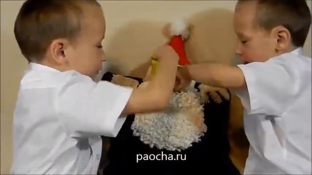 Вязаная новогодняя наволочка «Дед Мороз» с карманом для подарков смотреть онлайн