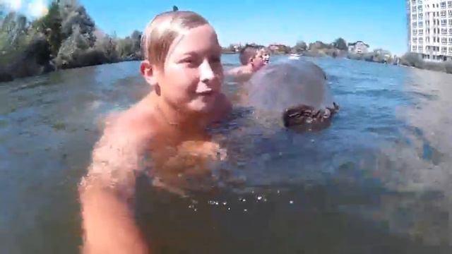 VLOG: Мой первый влог!Купаемся в озере! смотреть онлайн