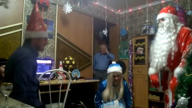 Дед Мороз пришел к нам в гости смотреть онлайн