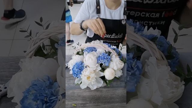 Мастер класс по сборке корзины из цветов. СпецБукет смотреть онлайн