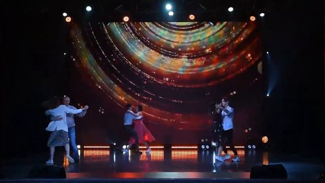 Образцовая студия танца "КИСЛОРОД"- танец выпускников с родителями смотреть онлайн