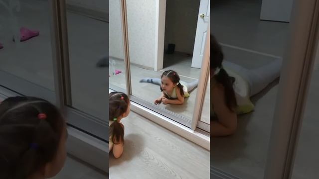 Злата Сабитова учит делать шпагат! смотреть онлайн