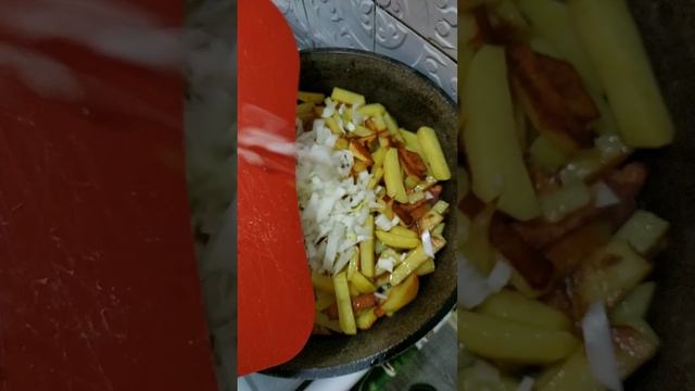 Как правельно жарить картошку...