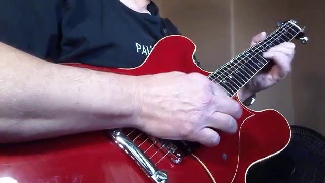 Playing into the changes in the BB King blues guitar style смотреть онлайн