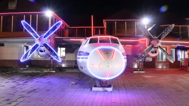 Вторая жизнь Ан-24Б на трассе М4 неподалёку от села Конь-Колодезь, Липецкая область. Самолет являет смотреть онлайн