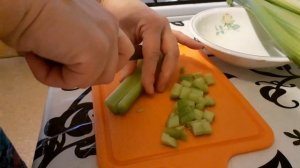 КУРИНЫЙ СУП С СЕЛЬДЕРЕЕМ! ЗДОРОВОЕ ПИТАНИЕ! ИЗ ТРЁХ ИНГРЕДИЕНТОВ! БЫСТРО И ПОЛЕЗНО!