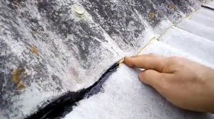 Как и чем можно заделать СТЫКОВОЙ ШОВ в примыкании шифера кровли