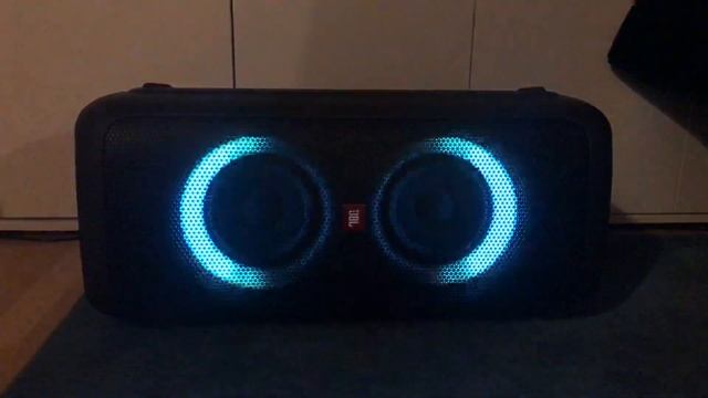 JBL Partybox 300 - Bass test! смотреть онлайн