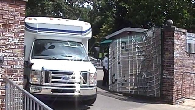 Graceland Memphis, Tennessee. Home of Elvis Presley смотреть онлайн