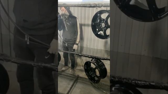 Порошковая покраска покрытие полимером восстановление дисков r15 Чёрный супер глянец +380503203266 смотреть онлайн
