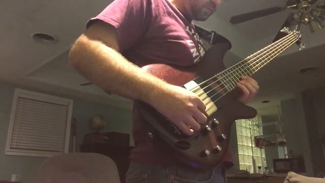 Jamming over a new bass loop смотреть онлайн