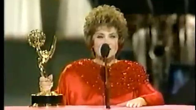 Estelle Getty @ The Emmy Awards 1988 смотреть онлайн