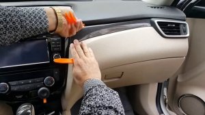 Nissan x trail t32. Демонтаж пластик салона.