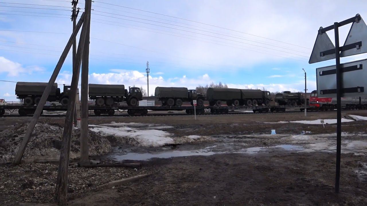Жарю мясо ! Увидел гражданский поезд с военными Камазами смотреть онлайн