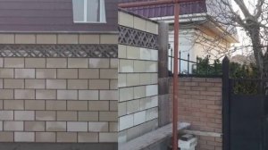 Забор из французского камня.