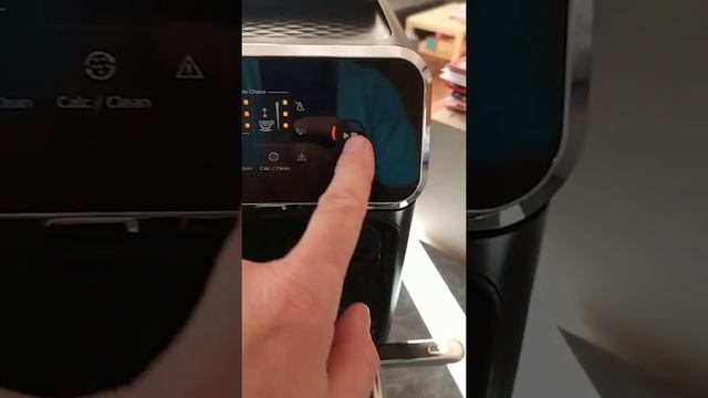 Philips EP2221/40 How to prepare Latte Macchiato смотреть онлайн