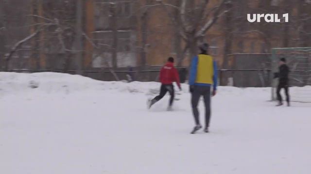 Низкая температура и обильные осадки не помешали провести турнир дворовых команд смотреть онлайн