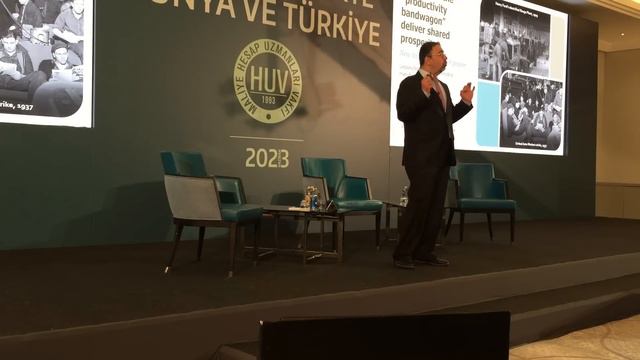 Özgür Demirtaş ve Daron Acemoğlu Sahnede | Nobel Ödüllü 3 Kişiyi Alt Alta Koyun | Çöküş Var смотреть онлайн