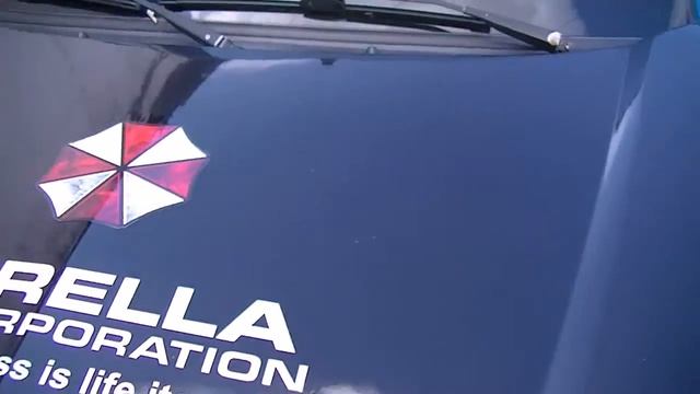 Наклейка из винила под лаком. Год спустя. смотреть онлайн