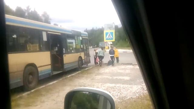 ТРОИЦА.. ЗНАЧИТ ТОЖЕ НУЖНО ДОЕХАТЬ ДО МАМЫ И СЕСТРЁНОК смотреть онлайн