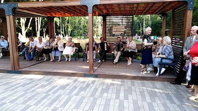 Парк Кузьминки танцы и песни под гармонь 12.07.2020 смотреть онлайн