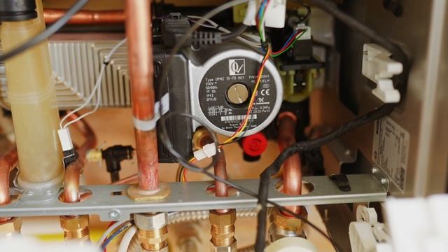 Caldaia a condensazione Bosch Condens 7000i W смотреть онлайн