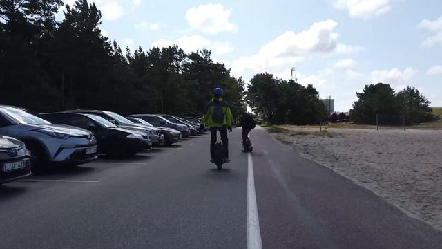 Electric unicycle EUC crash - GotWay BEGODE Monster PRO & KingSong S18 collision and fall смотреть онлайн