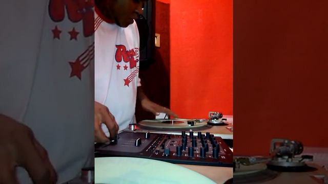 Dj Vanno Maniani смотреть онлайн