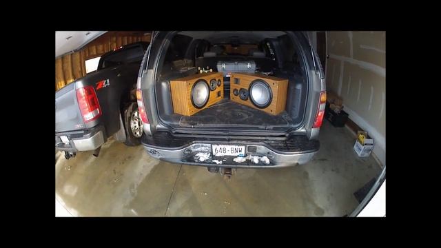 2 12'' Kenwood Subwoofers in 02 Chevy Suburban смотреть онлайн
