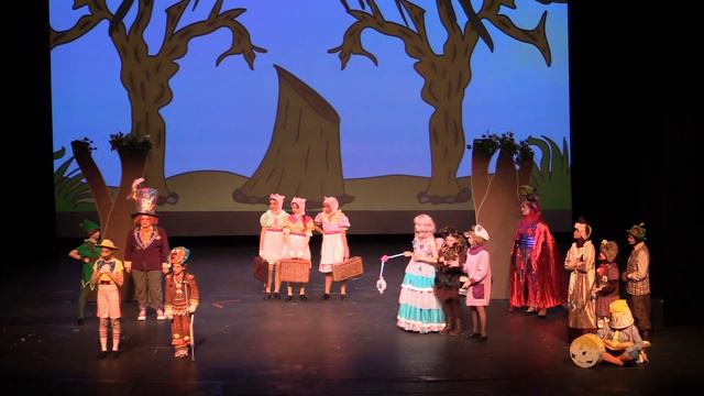 GABRIELLA SCOTT as THE DRAGON and THE WITCH in "SHREK - THE MUSICAL" смотреть онлайн