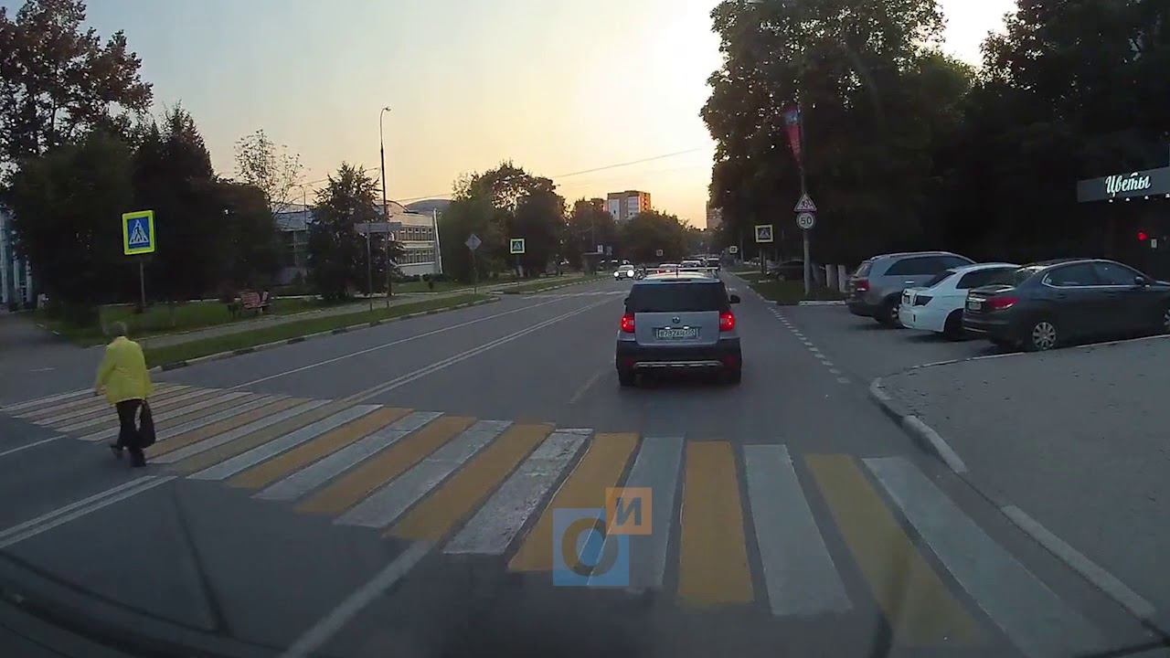 Чуть не сбил пешехода на переходе в Одинцово, ул. Маршала Жукова смотреть онлайн