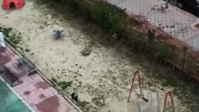 В Мадриде полиция следит за теми кто находится на улице смотреть онлайн