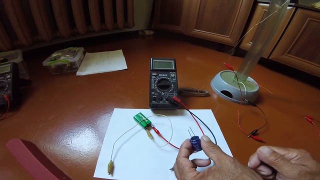 Энергии разности глубин (видео №24). Электролитический конденсатор. смотреть онлайн