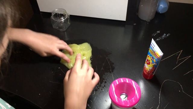 Как размягчить СЛАЙМ / ИЗМЕНЯЕМ слайм с помощью зубной пасты и воды смотреть онлайн