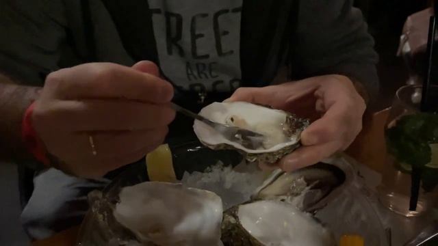 КАК ЕСТЬ УСТРИЦЫ? смотреть онлайн