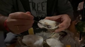 КАК ЕСТЬ УСТРИЦЫ?