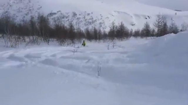 Пробиваем надув на снегоходе. чуть не врезался в Polaris