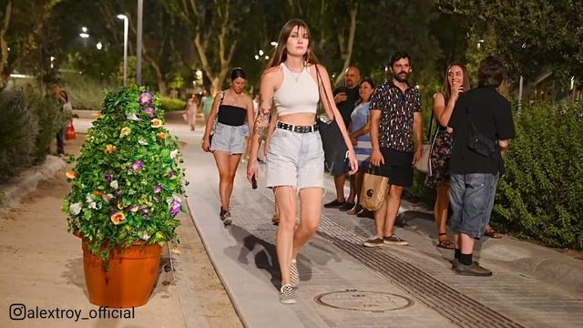 Bushman Prank: In Madrid this Bush Scares Everyone !! смотреть онлайн